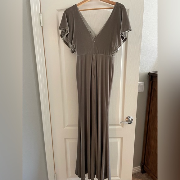 Revelry Gwen Velvet Bridesmaid Dress - Silver Sage - Size 4 - Picture 3 of 3
